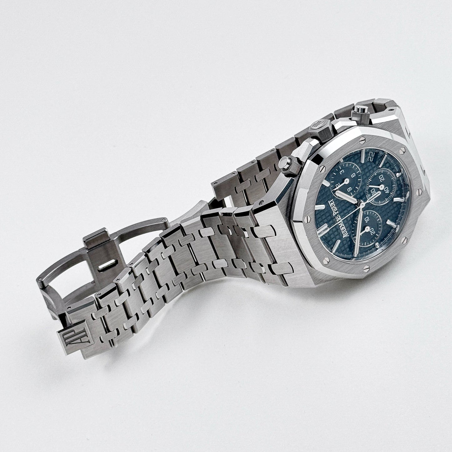 Audemars Piguet Royal Oak 26240ST.OO.1320ST.04 Selfwinding Chronograph '50th Anniversary' Stainless Steel Khaki Green Dial (2022)