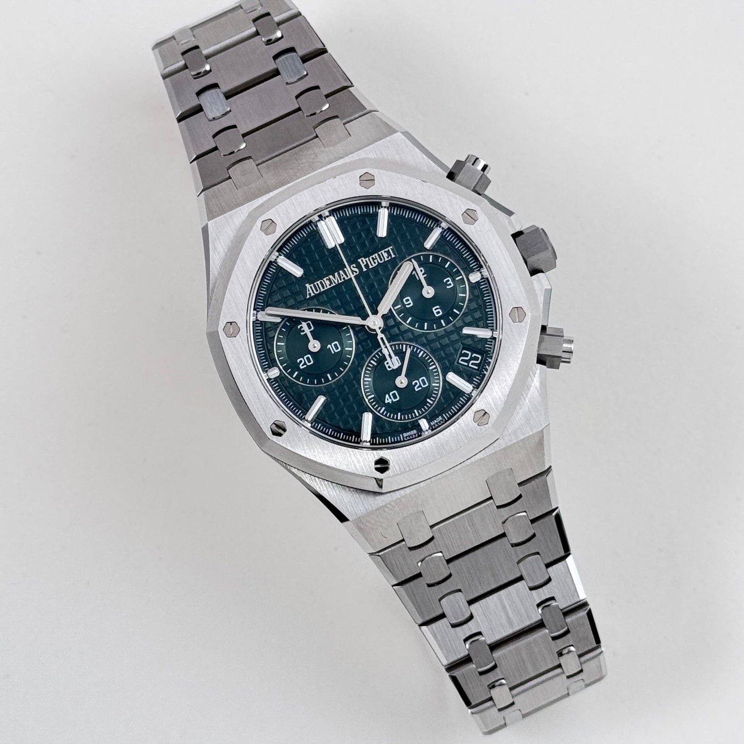 Audemars Piguet Royal Oak 26240ST.OO.1320ST.04 Selfwinding Chronograph '50th Anniversary' Stainless Steel Khaki Green Dial (2022)