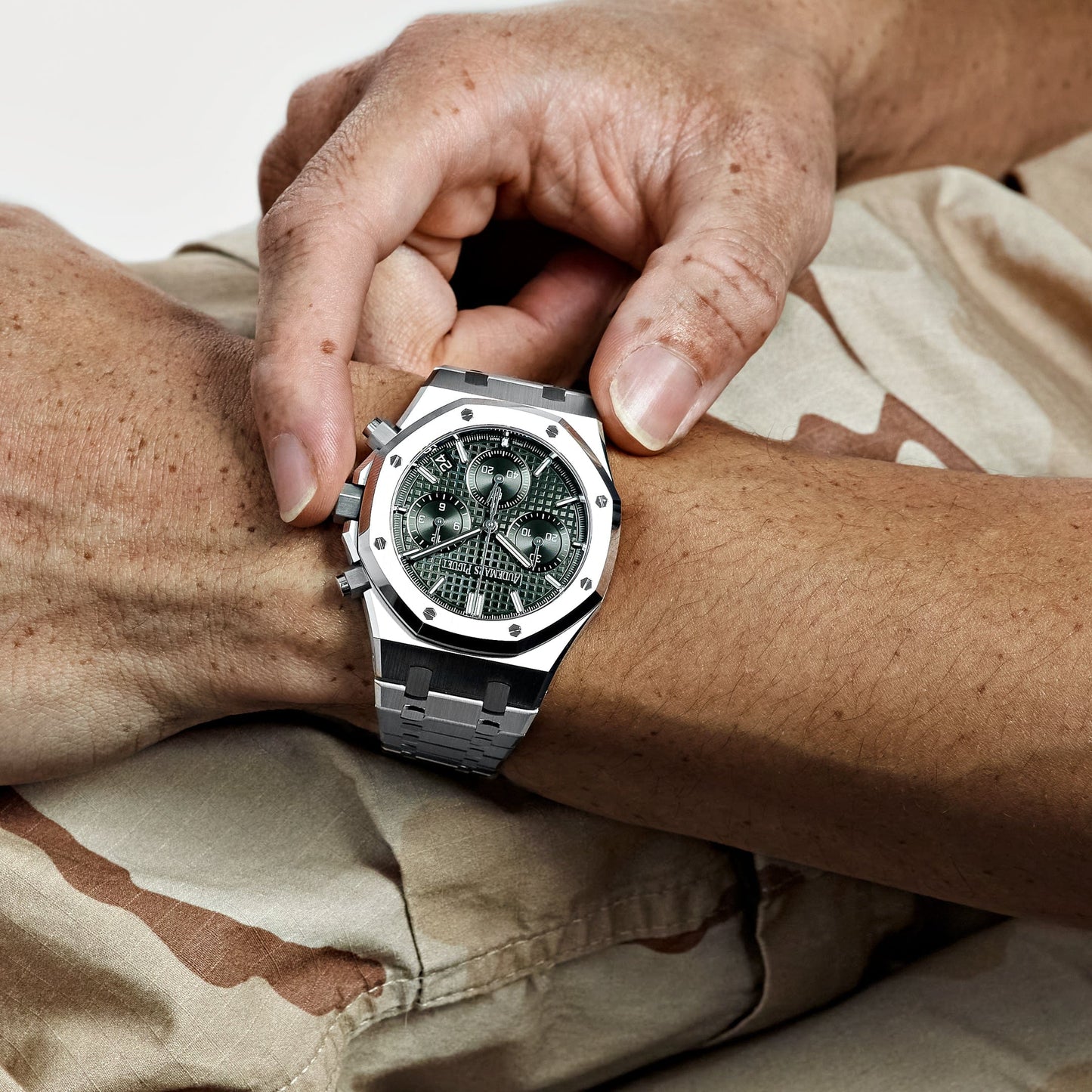 Audemars Piguet Royal Oak 26240ST.OO.1320ST.08 Selfwinding Chronograph Stainless Steel Green Dial (2025)