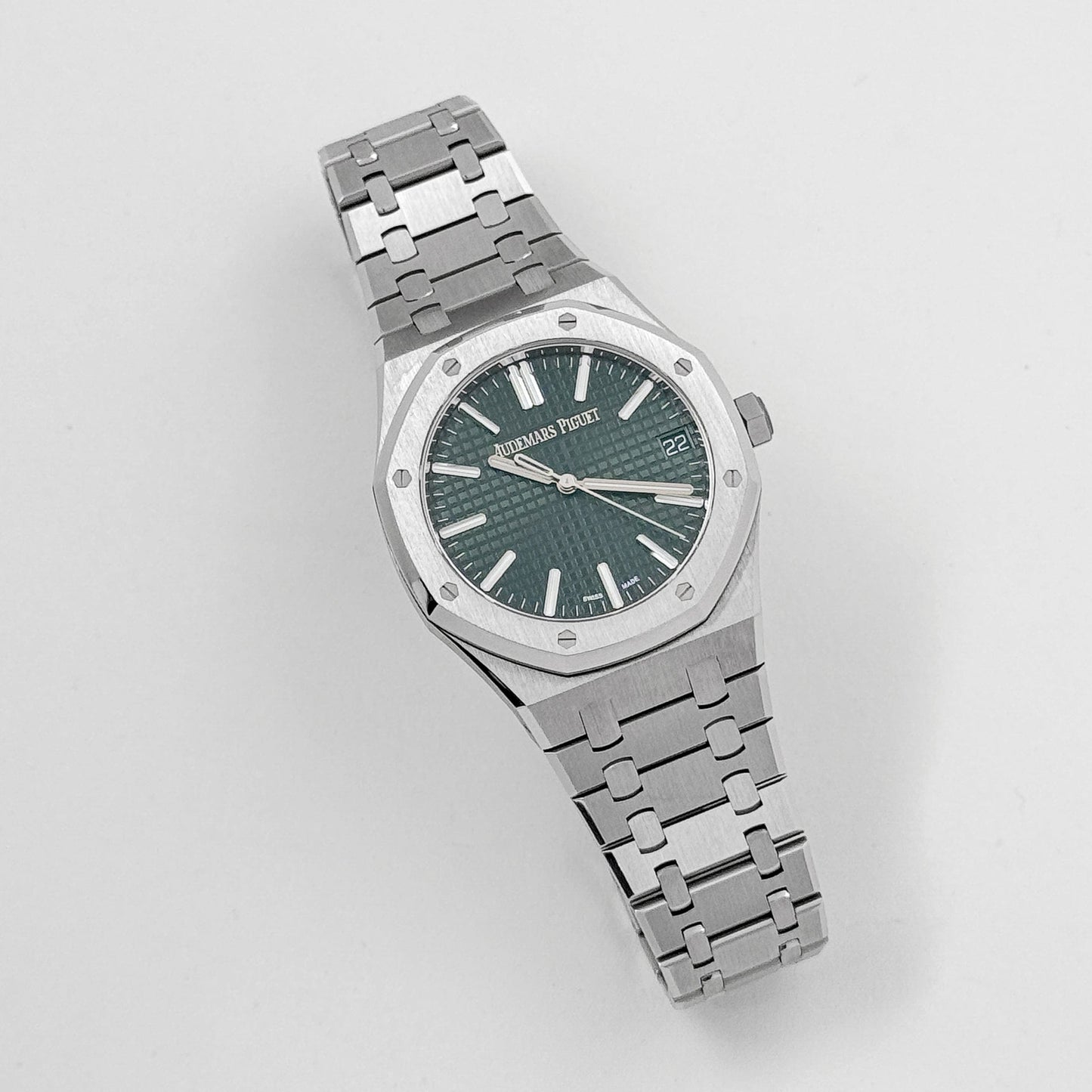 Audemars Piguet Royal Oak Selfwinding 15510ST.OO.1320ST.09 Stainless Steel Green Dial (2023)