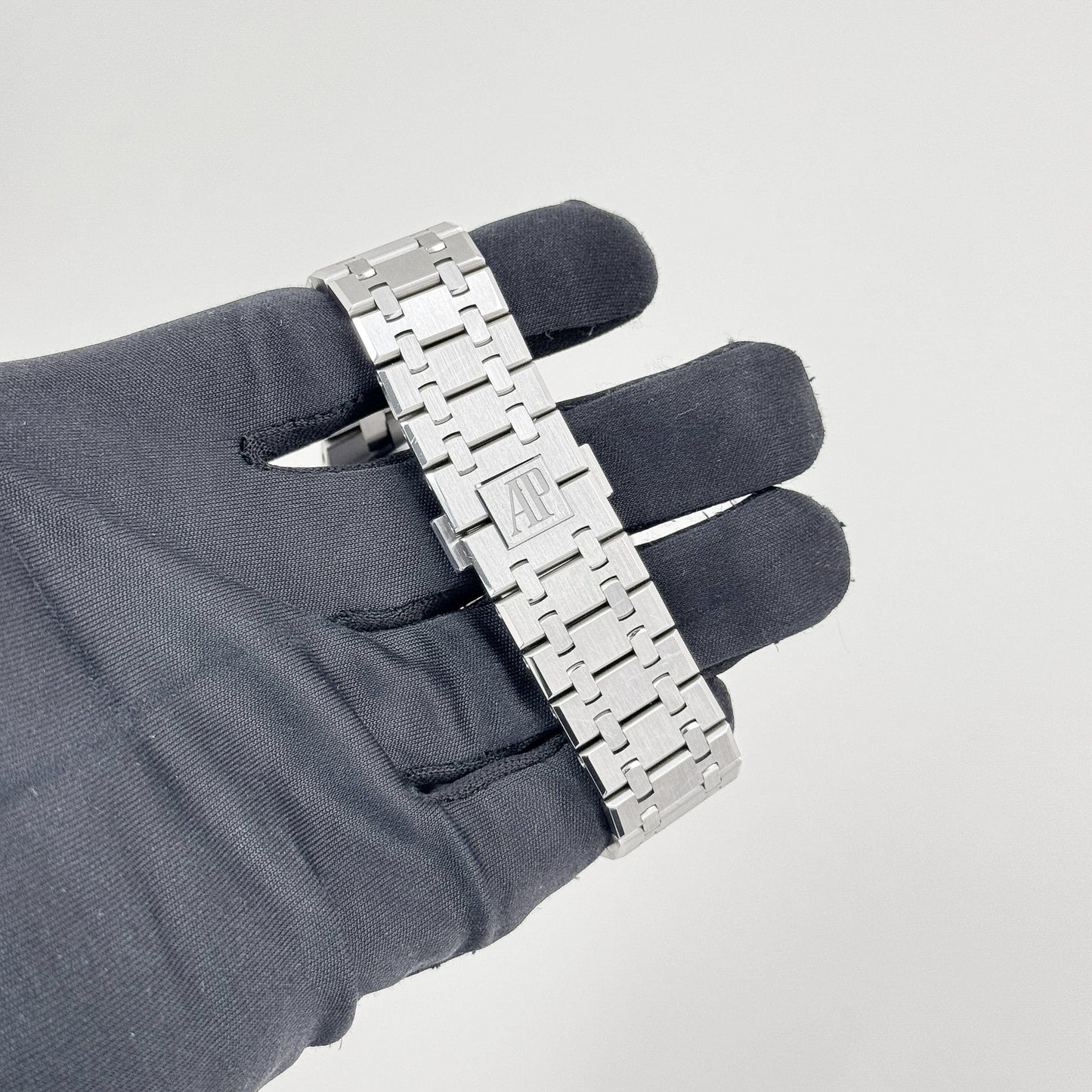 Audemars Piguet Royal Oak Selfwinding 15510ST.OO.1320ST.09 Stainless Steel Green Dial (2023)