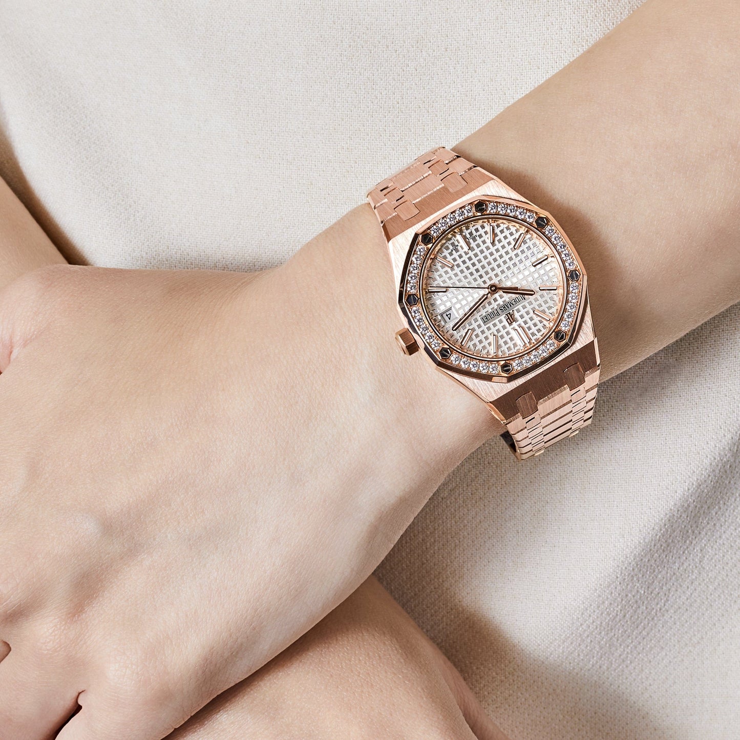 Audemars Piguet Royal Oak 77351OR.ZZ.1261OR.01 'Ladies' Rose Gold White Dial Diamond Bezel (2021)