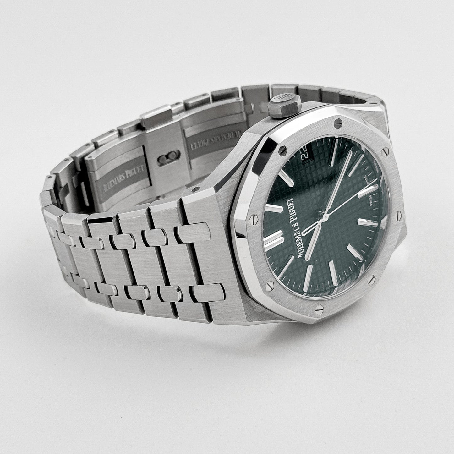 Audemars Piguet Royal Oak Selfwinding 15510ST.OO.1320ST.09 Stainless Steel Green Dial (2023)